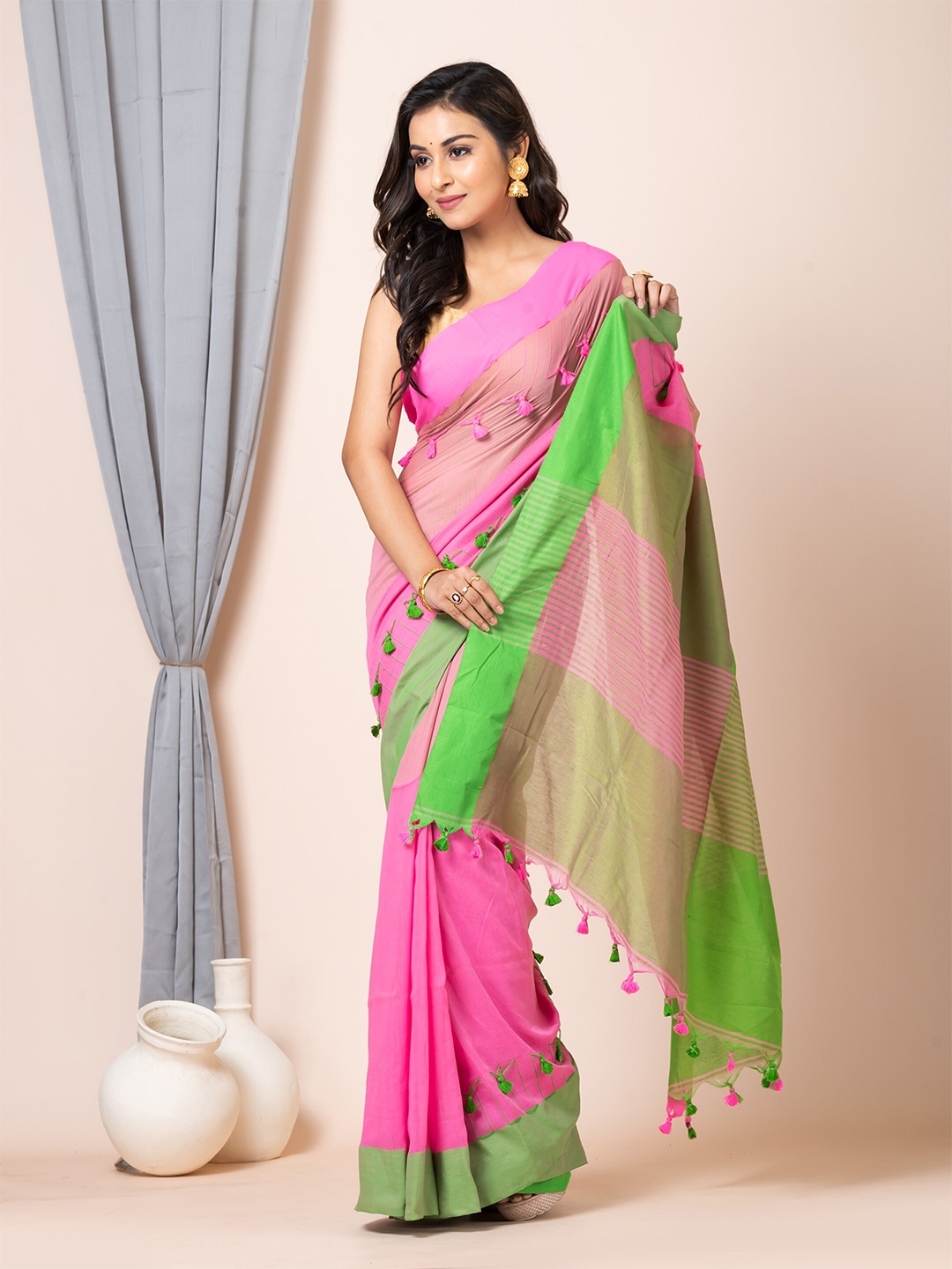 

HOUSE OF ARLI Striped Pure Cotton Saree, Green