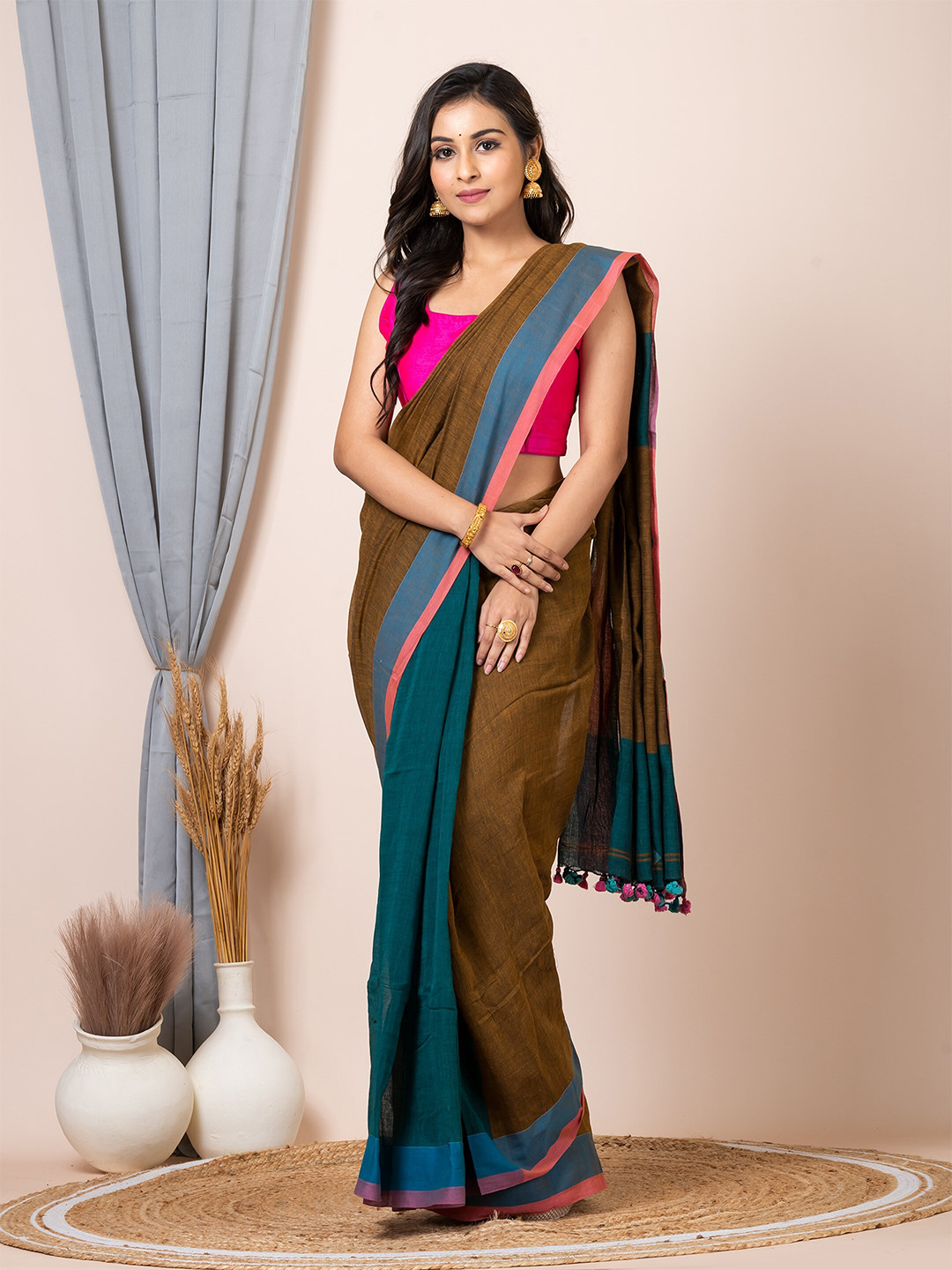 

HOUSE OF ARLI Colourblocked Pure Cotton Saree, Green