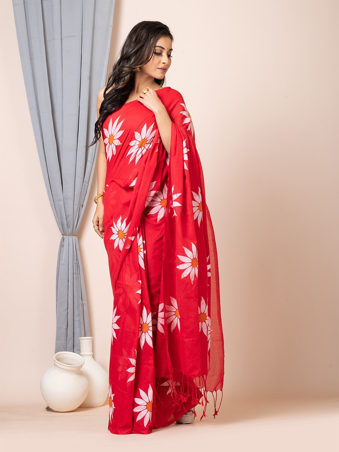 

HOUSE OF ARLI Floral Pure Cotton Saree, Red
