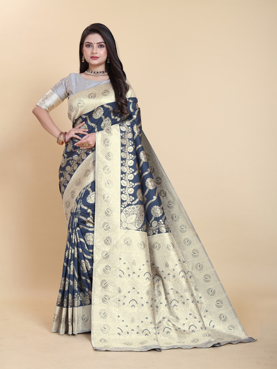 

Sanwariya Silk Floral Zari Pure Silk Kanjeevaram Saree, Grey