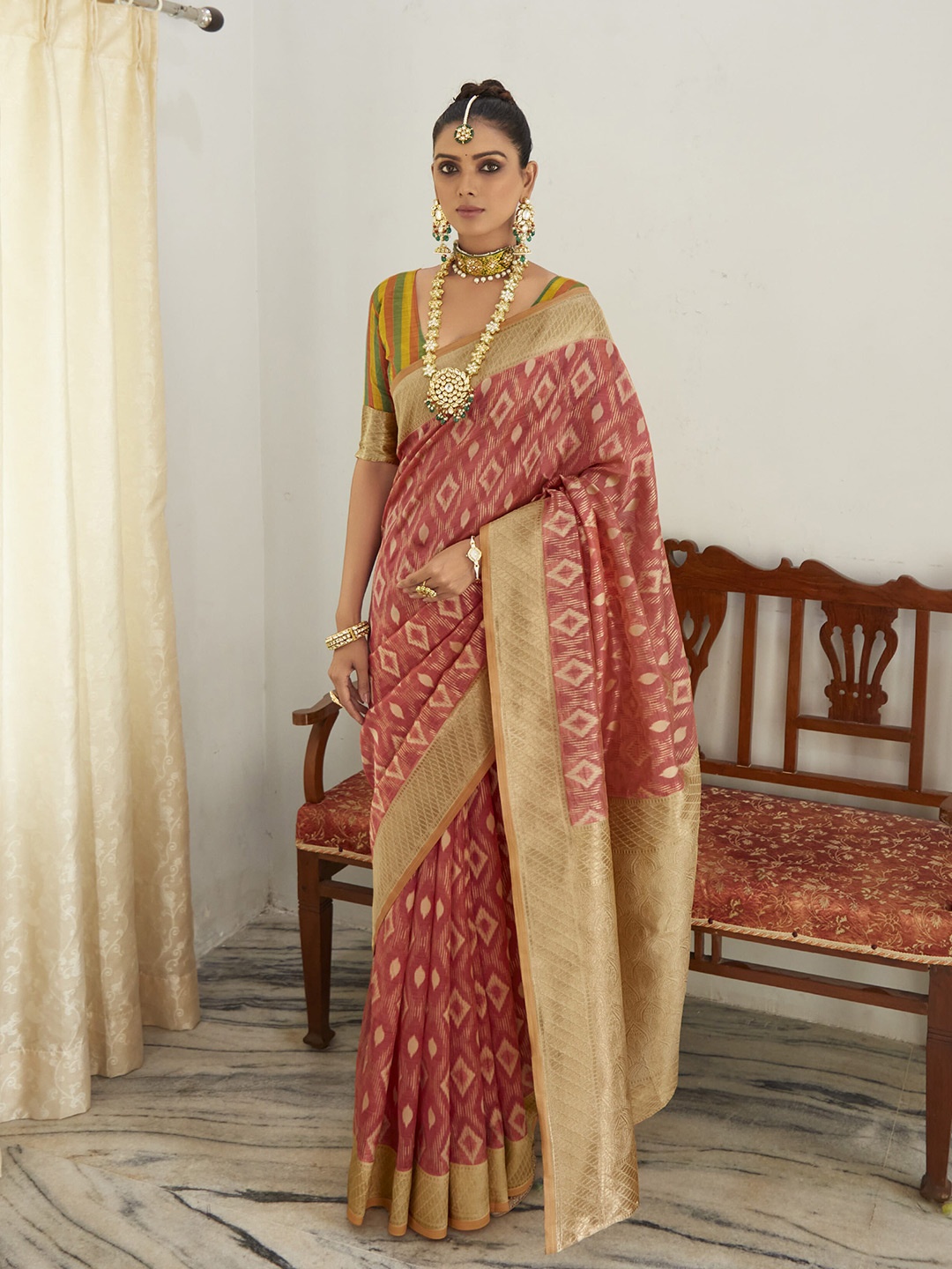 

elora Floral Woven Design Zari Organza Banarasi Saree, Pink