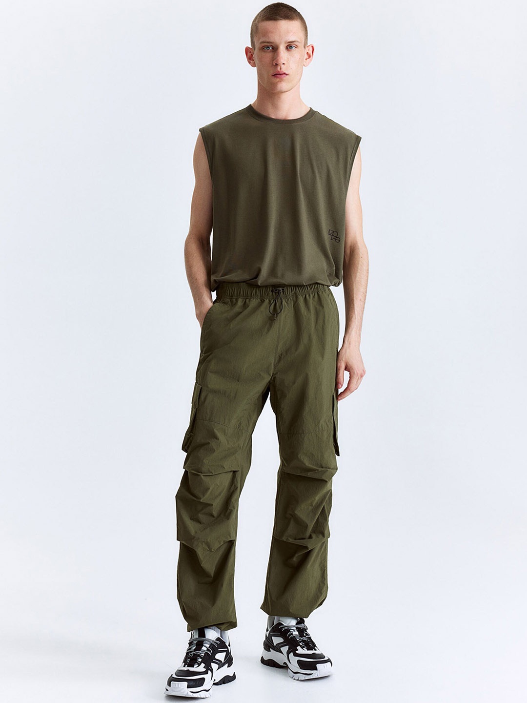 

H&M Men Parachute Cargo Trousers, Green