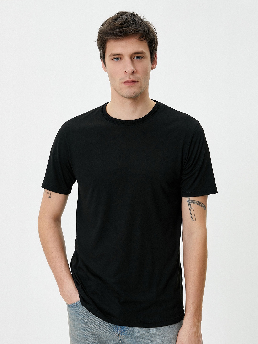 

Koton Round Neck Short Sleeves Slim Fit T shirt, Black