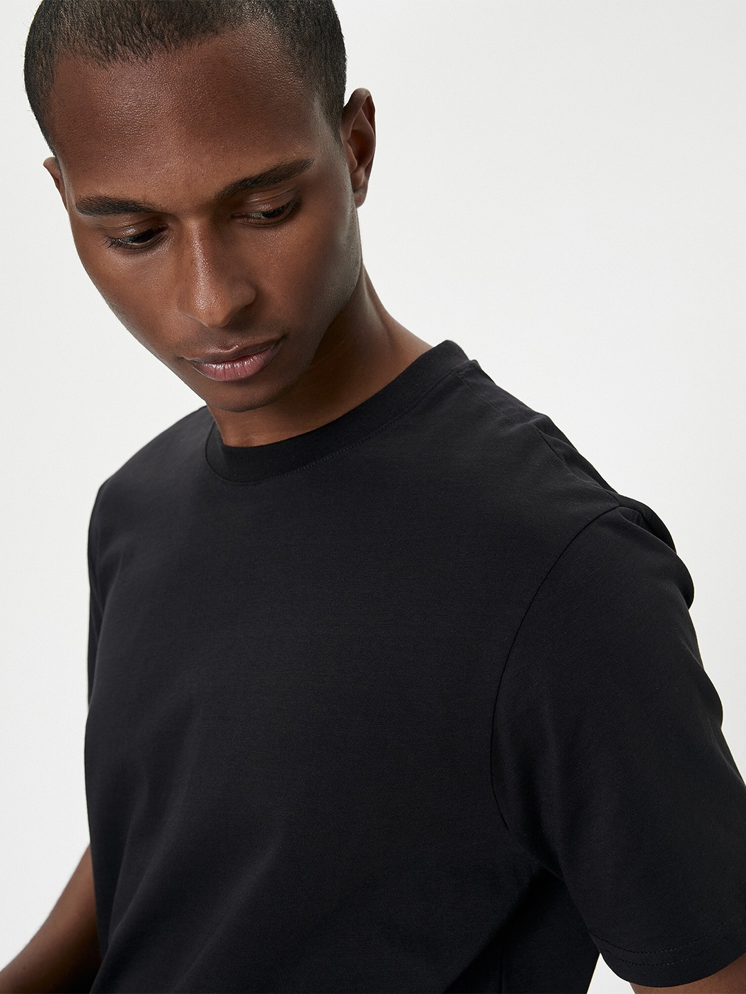 

Koton Round Neck Short Sleeves Regular Fit Cotton T-shirt, Black