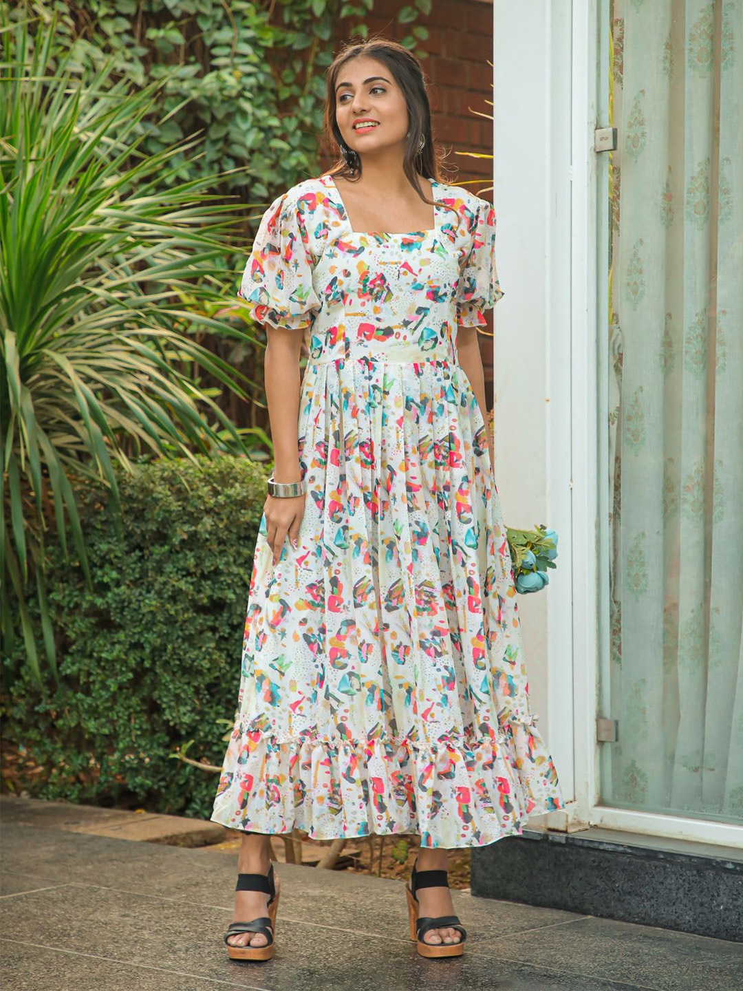 

ODETTE Floral Printed Round Neck Short Sleeves Maxi Dress, White