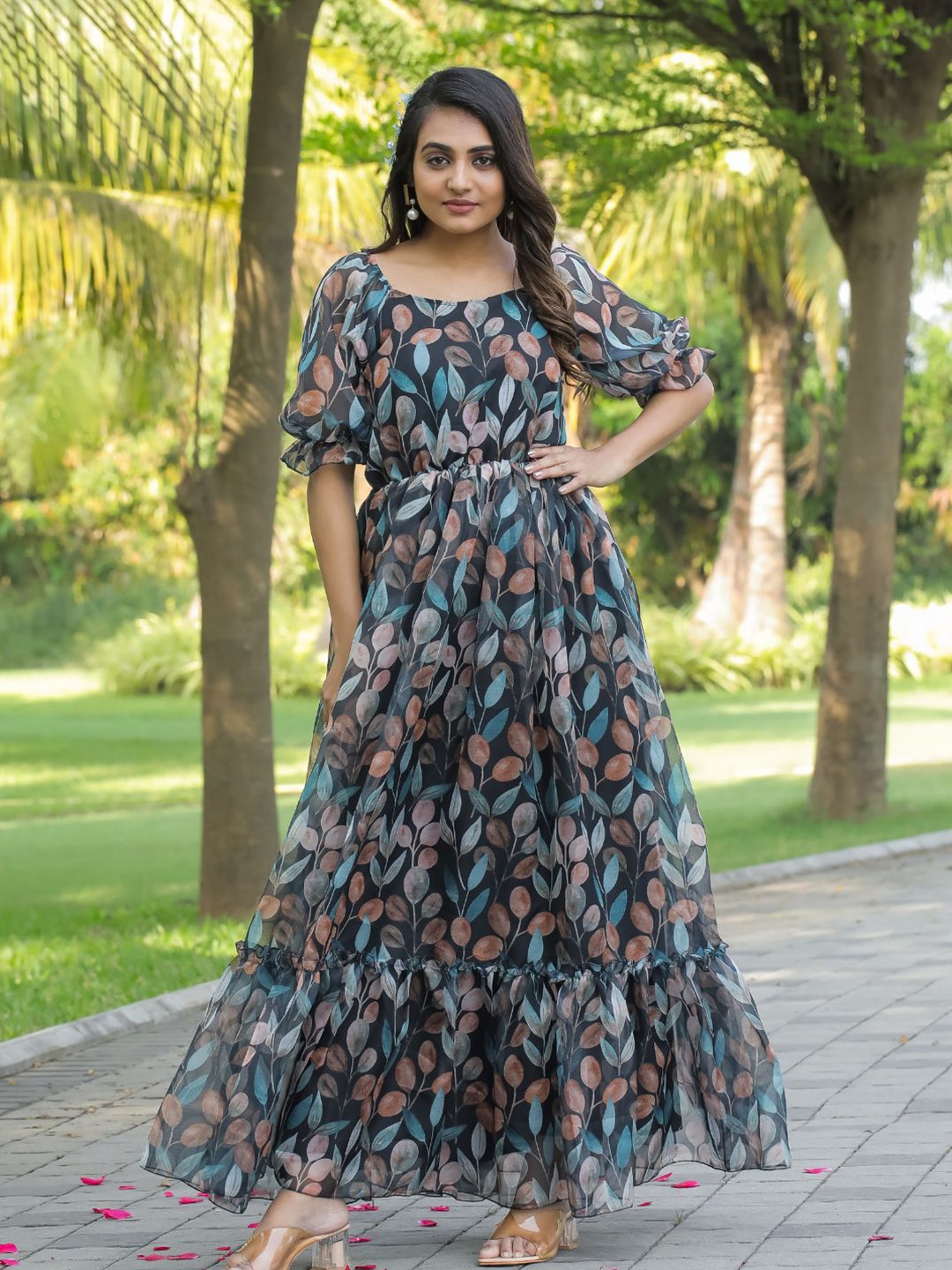 

ODETTE Floral Printed Round Neck Short Sleeves Maxi Dress, Black