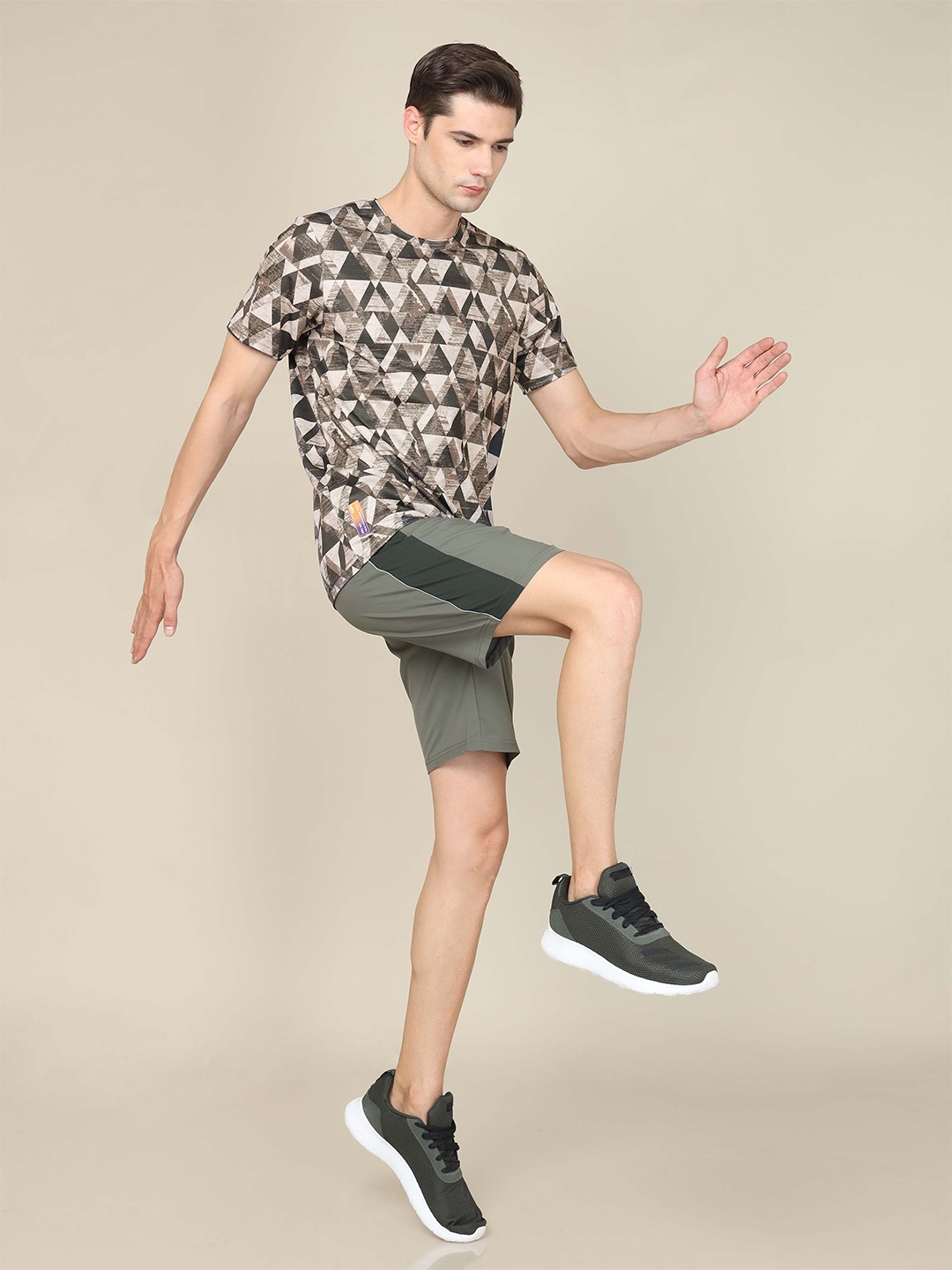 

Technosport Geometric Printed Rapid Dry Stretchable Slim Fit Active T-shirt, Brown