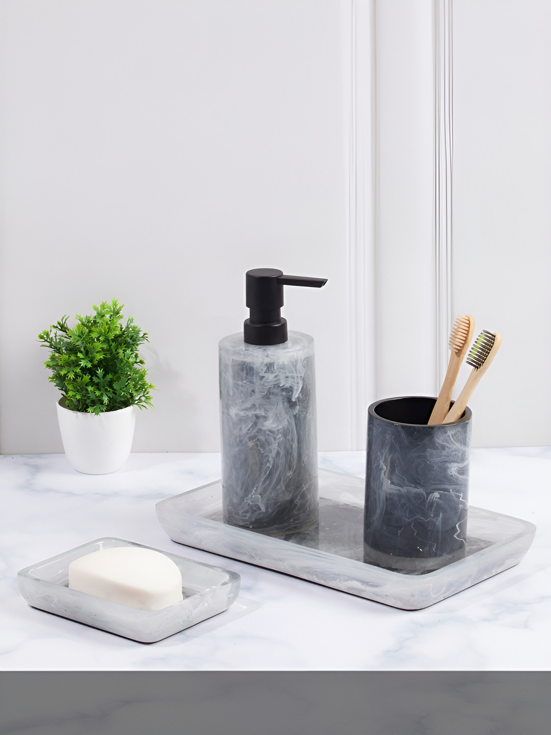 

OBSESSIONS Black & White 4 piece Abstract Polyresin Bath Accessories Set