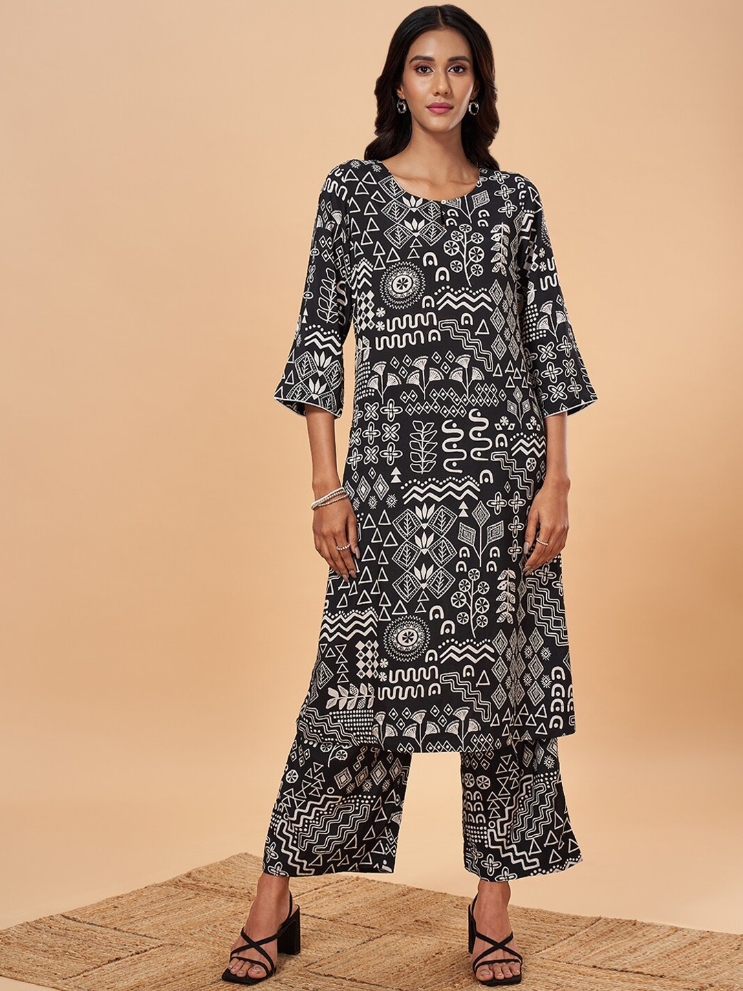 

Marigold Lane Ethnic Motifs Printed Regular Straight Kurta With Palazzos, Black