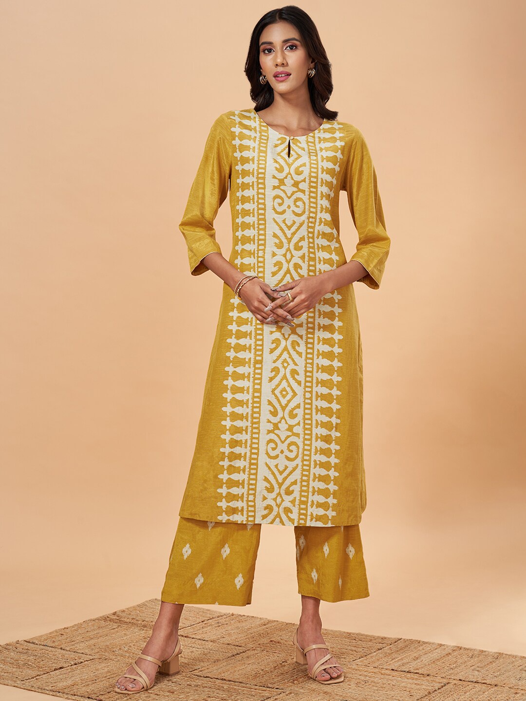 

Marigold Lane Ethnic Motifs Printed Regular Pure Cotton Kurta With Trousers, Mustard