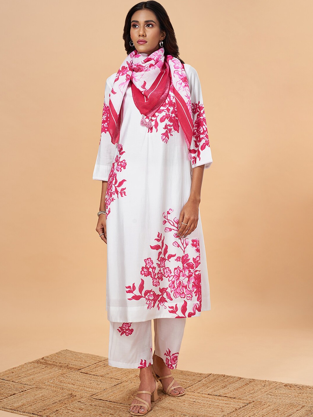

Marigold Lane Floral Printed Round Neck Straight Kurta with Palazzos, Pink