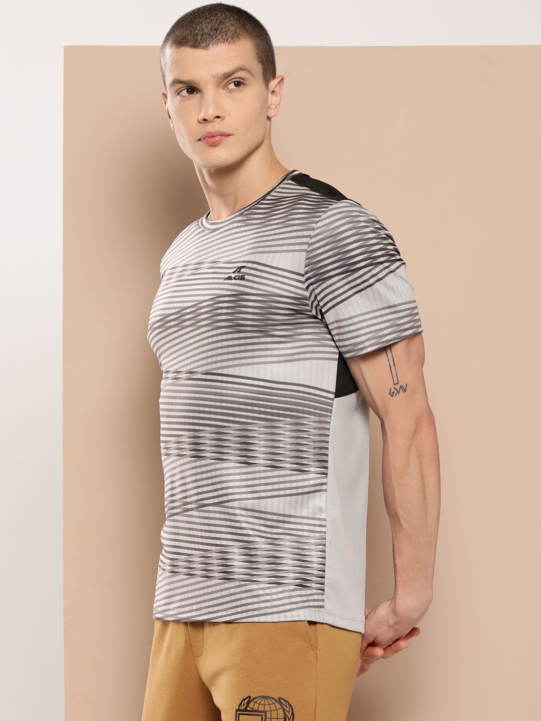 

Alcis Men Striped Slim Fit Training T-shirt, Grey