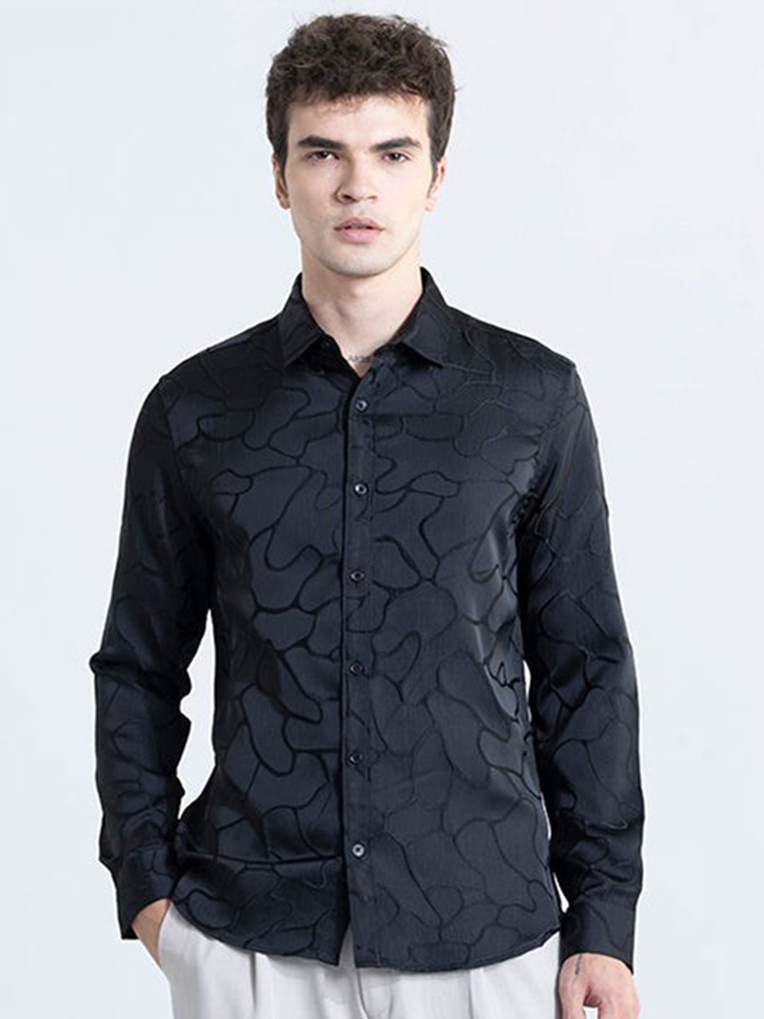 

Snitch Black Classic Slim Fit Abstract Self Design Casual Shirt