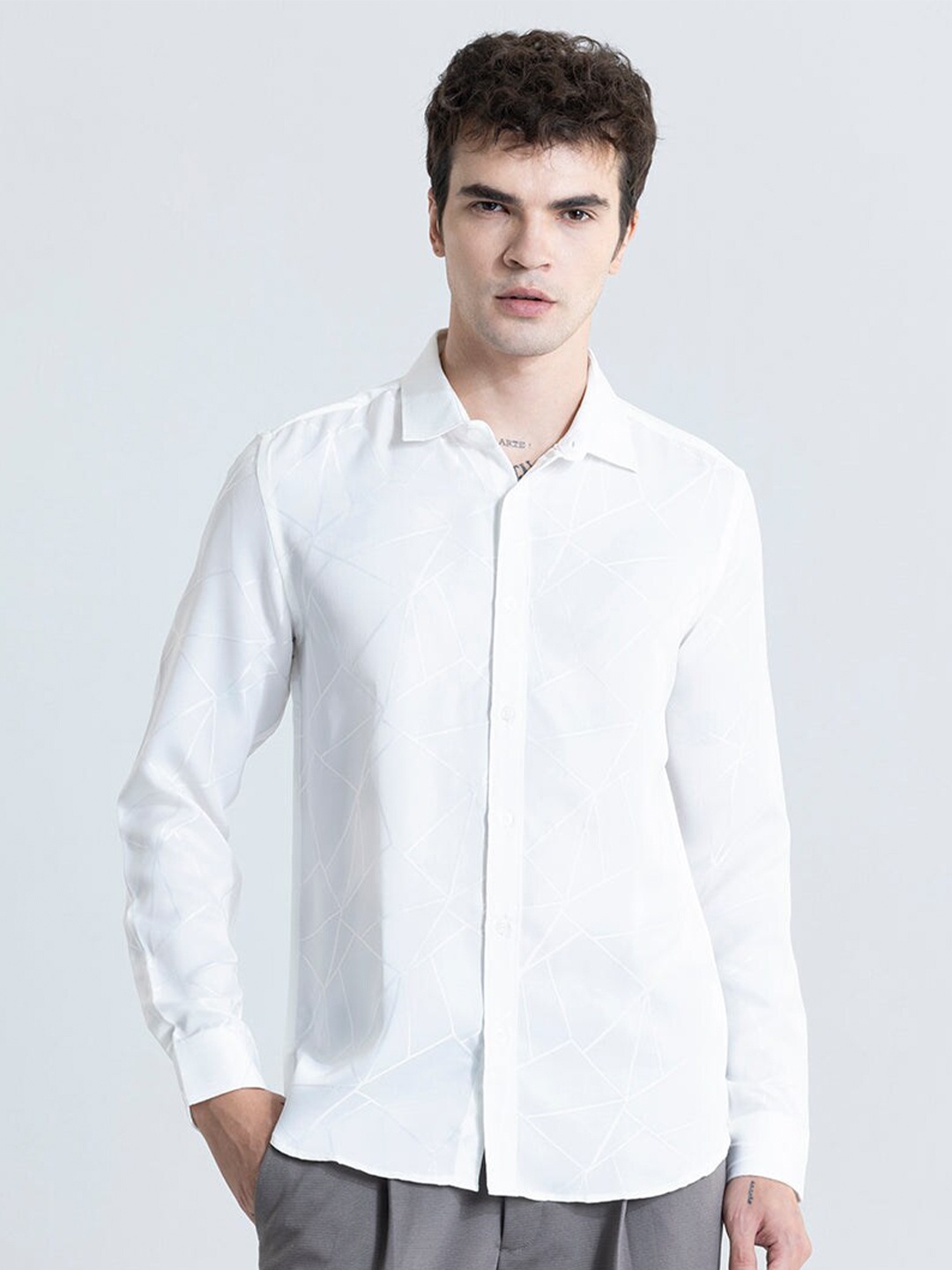 

Snitch White Classic Slim Fit Geometric Self Design Casual Shirt