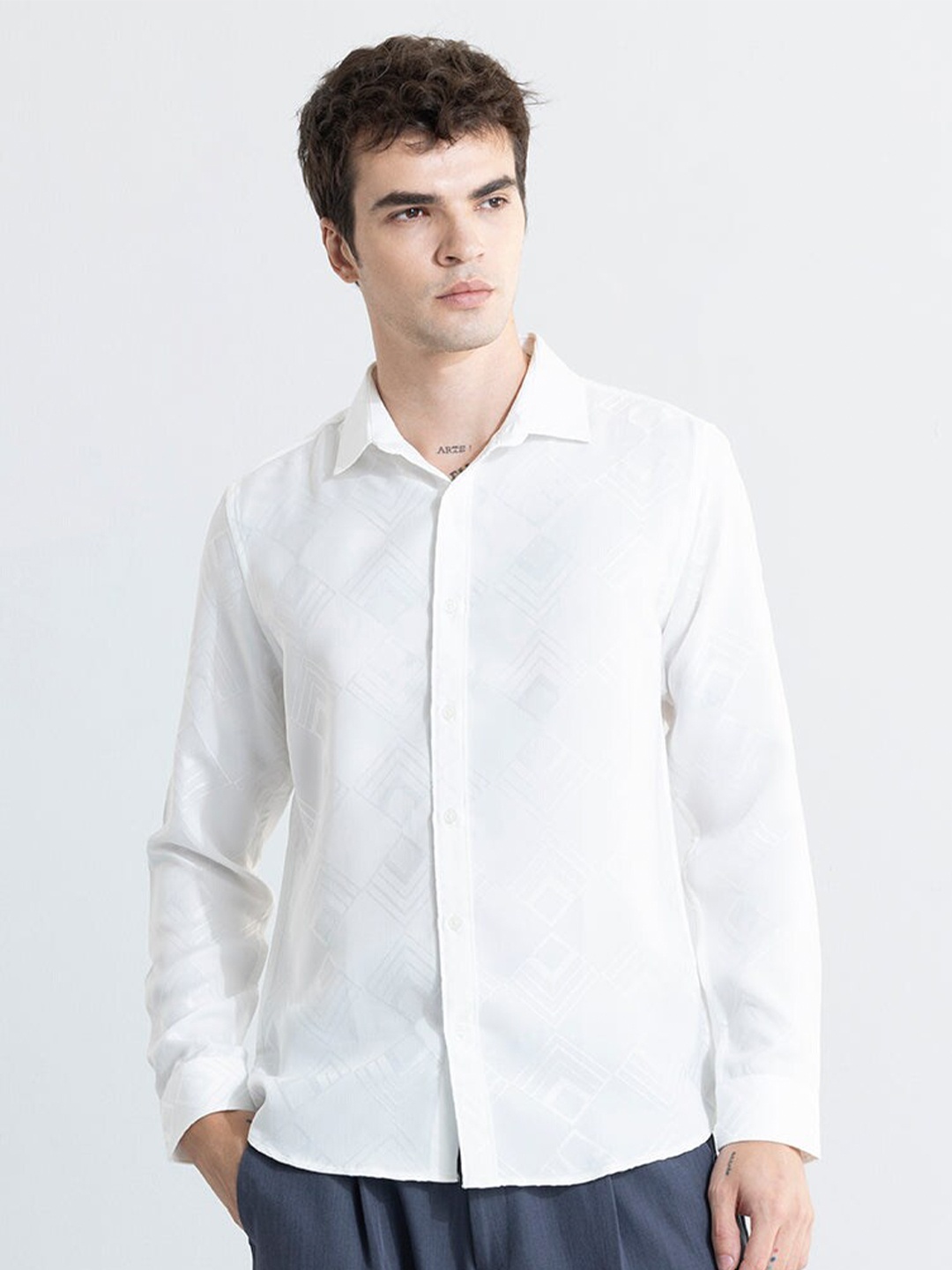 Snitch White Classic Slim Fit Geometric Self Design Casual Shirt