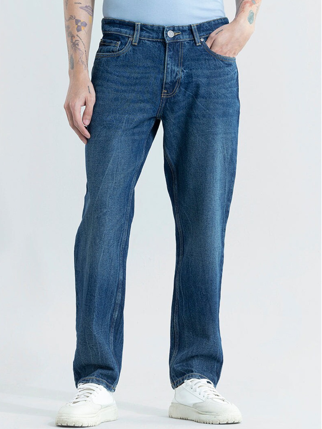 

Snitch Blue Men Smart Straight Fit Heavy Fade Stretchable Jeans