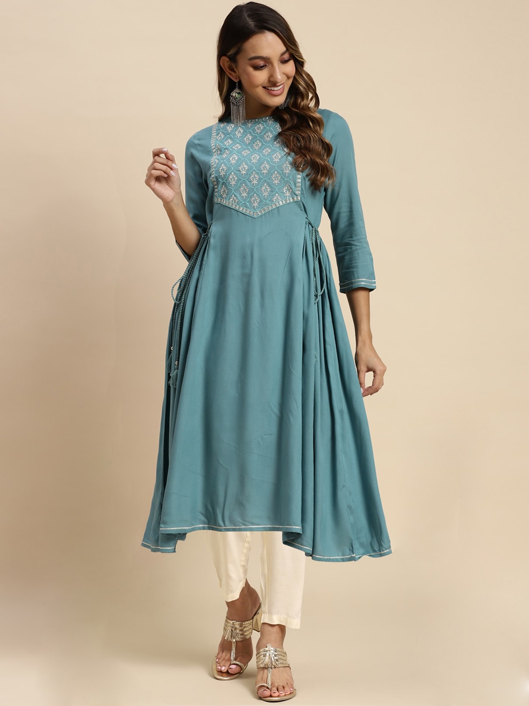 

Rangita Round Neck Ethnic Motifs Yoke Design Regular Thread Work Kurta with Trousers, Teal