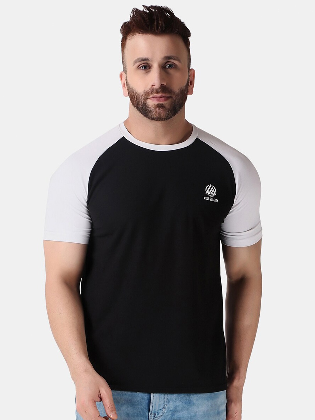 

WELL QUALITY Round Neck Regular T-shirt, Black