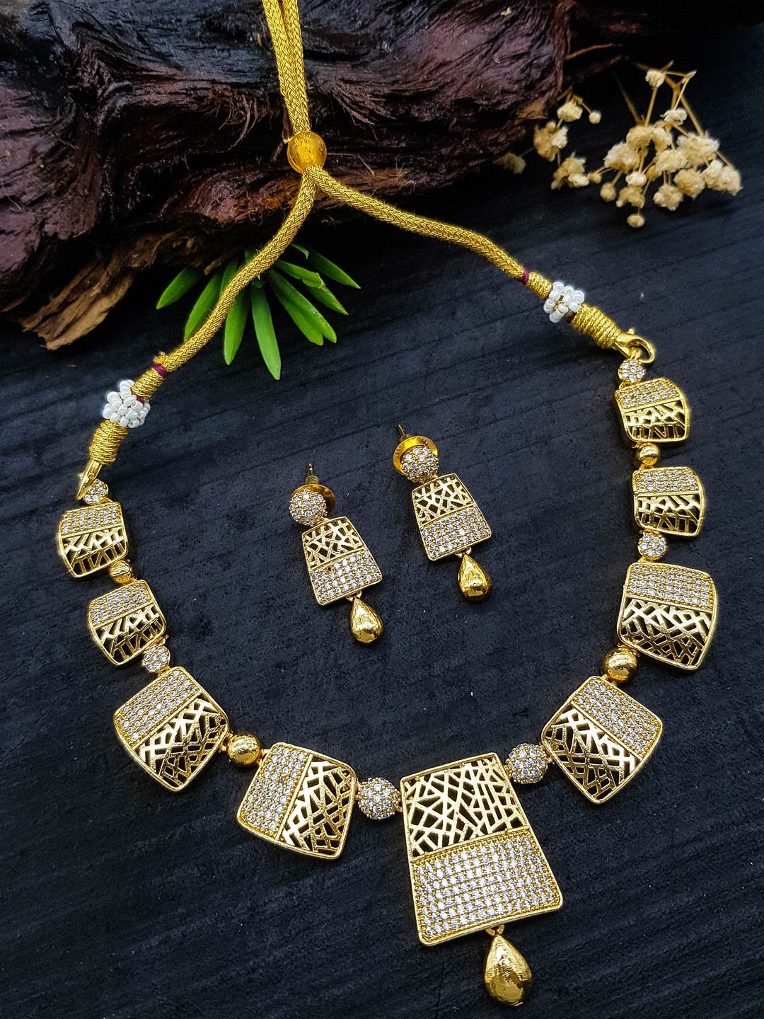 

GRIIHAM Premium Sayara Collection Gold-Plated Cubic Zirconia-Studded Jewellery Set