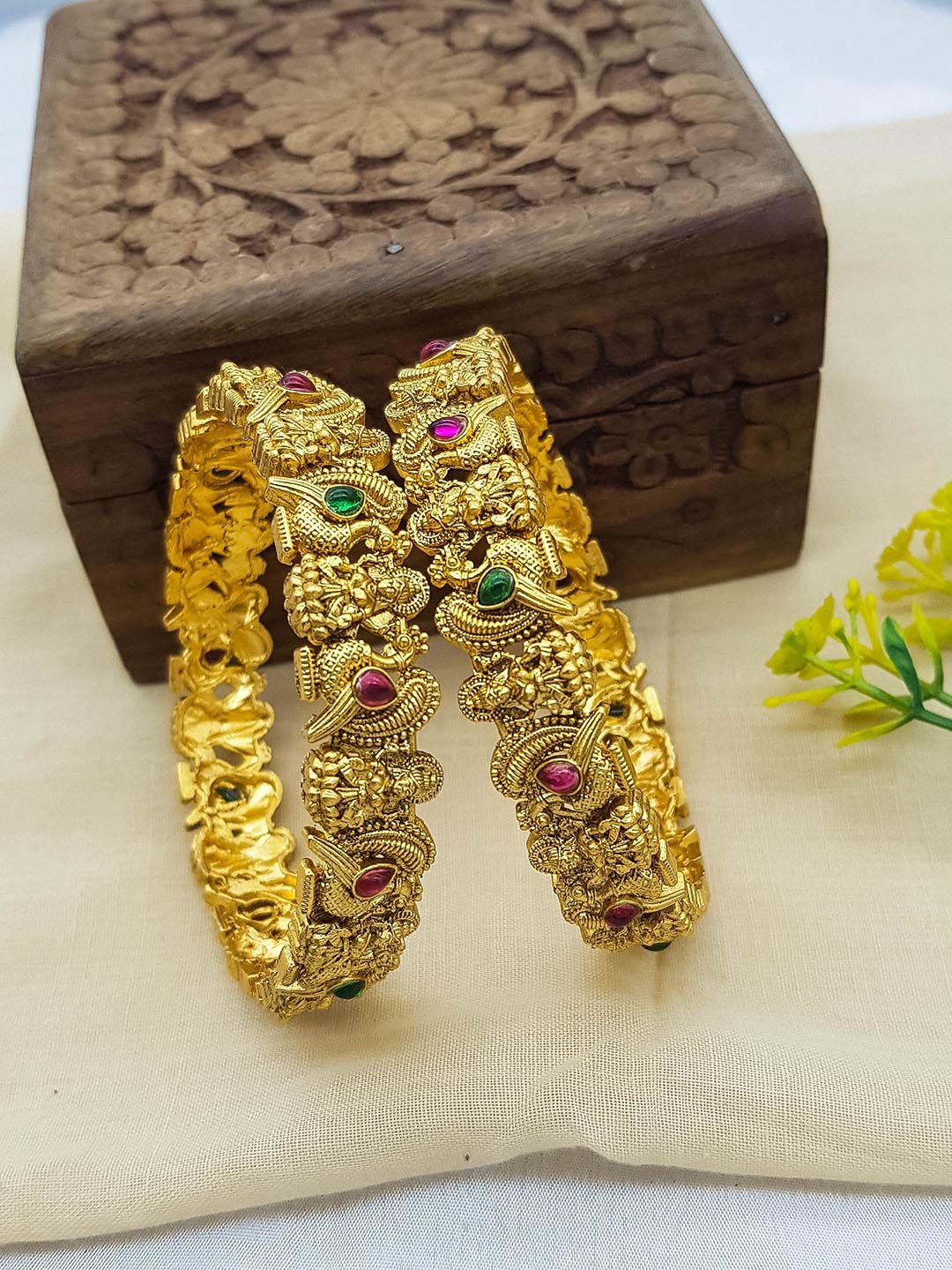 

GRIIHAM Set Of 2 Gold Plated American Diamond Studded Bangles
