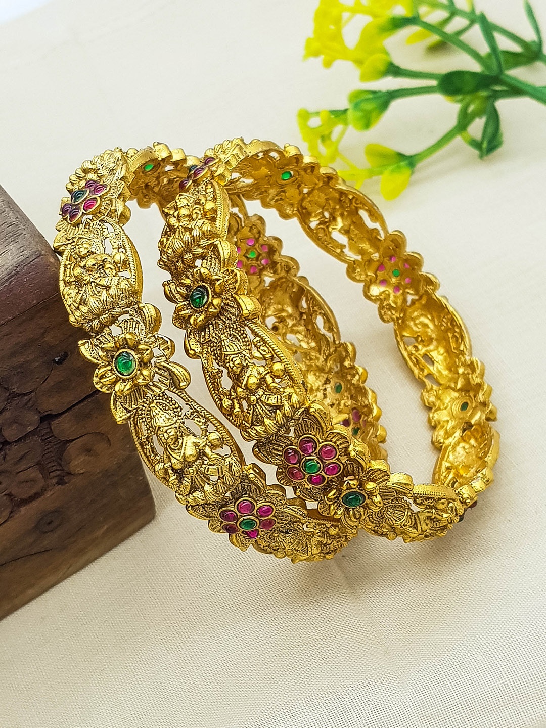 

GRIIHAM Set Of 2 Gold Plated American Diamond Studded Bangles