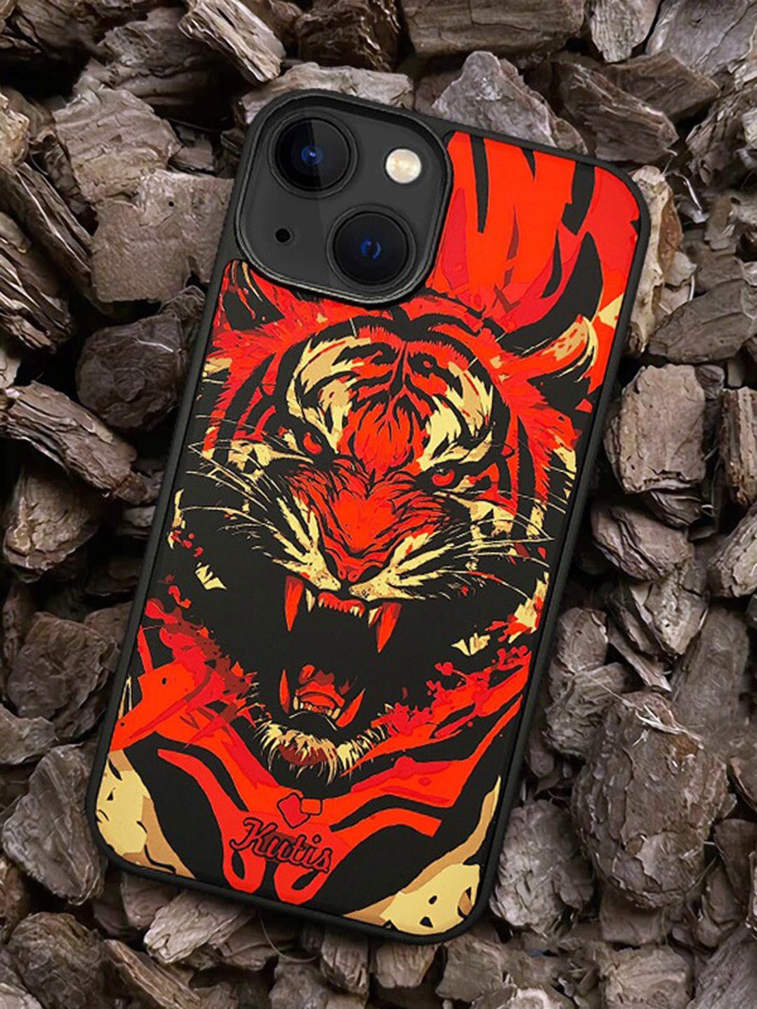 

TREEMODA Graphic Printed Impact Resistant Silicone iPhone 13 Mobile Back Case, Red