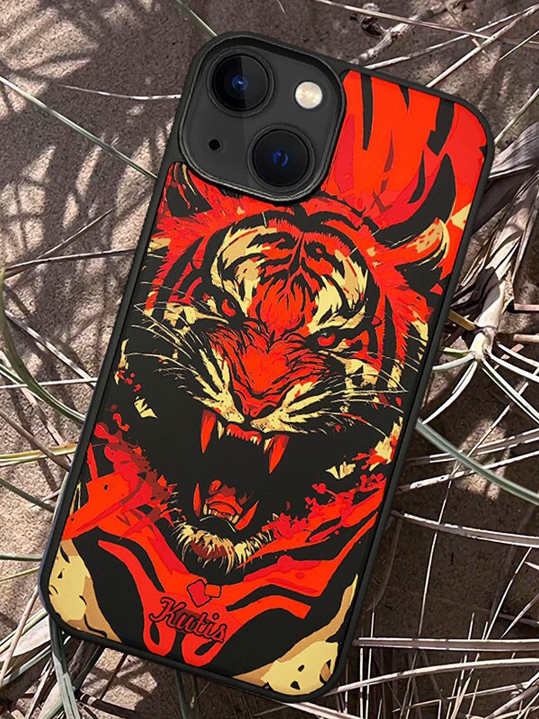 

TREEMODA Graphic Printed Impact Resistant Silicone iPhone 15 Mobile Back Case, Red