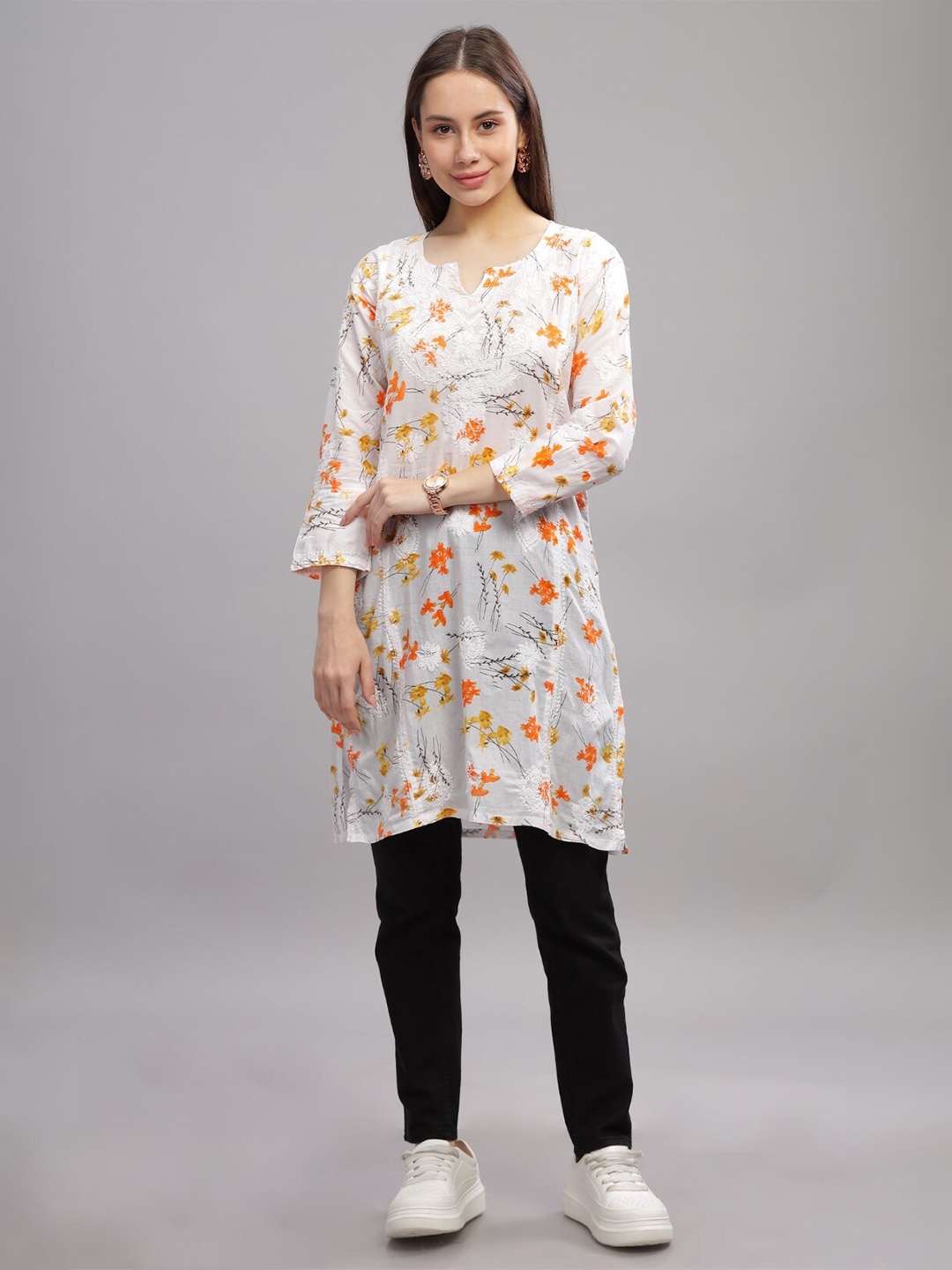 

THE VASILIKI Notched Neck Floral Embroidered Chikankari Floral Cotton Kurta, White