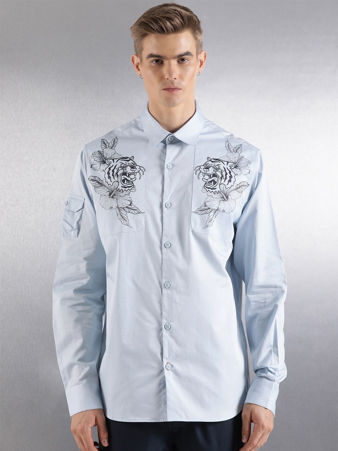 

Breakbounce Blue Relaxed Fit Floral Printed Cotton Casual Shirt