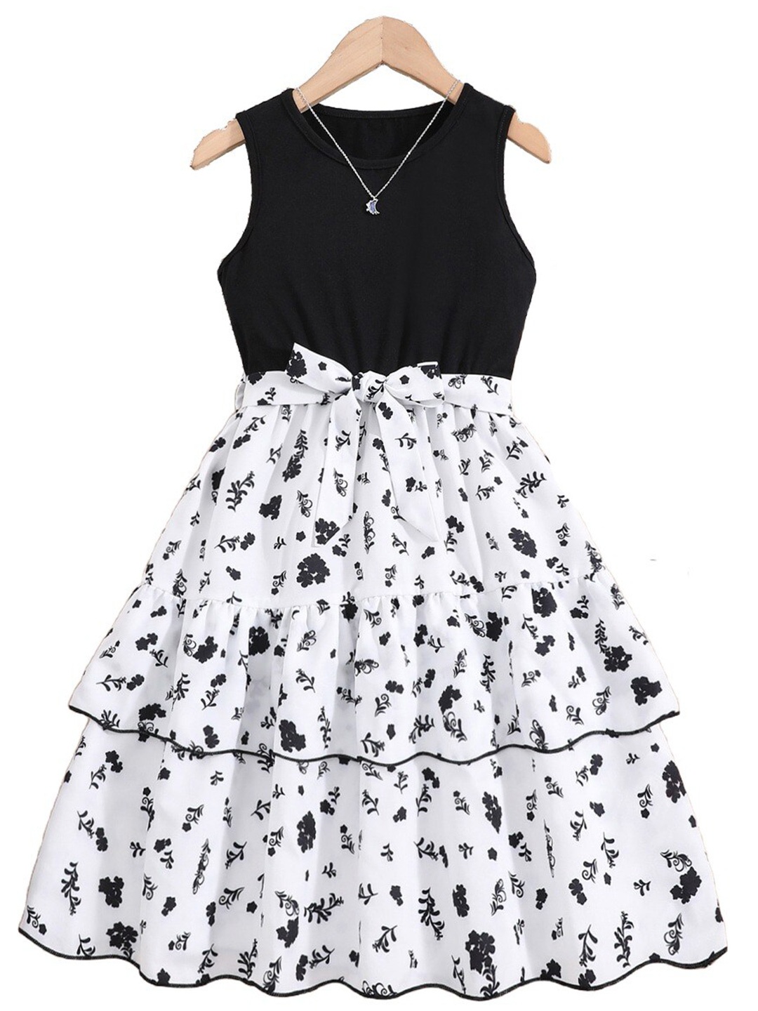 

StyleCast x Revolte Girls Black Round Neck Maxi Dress