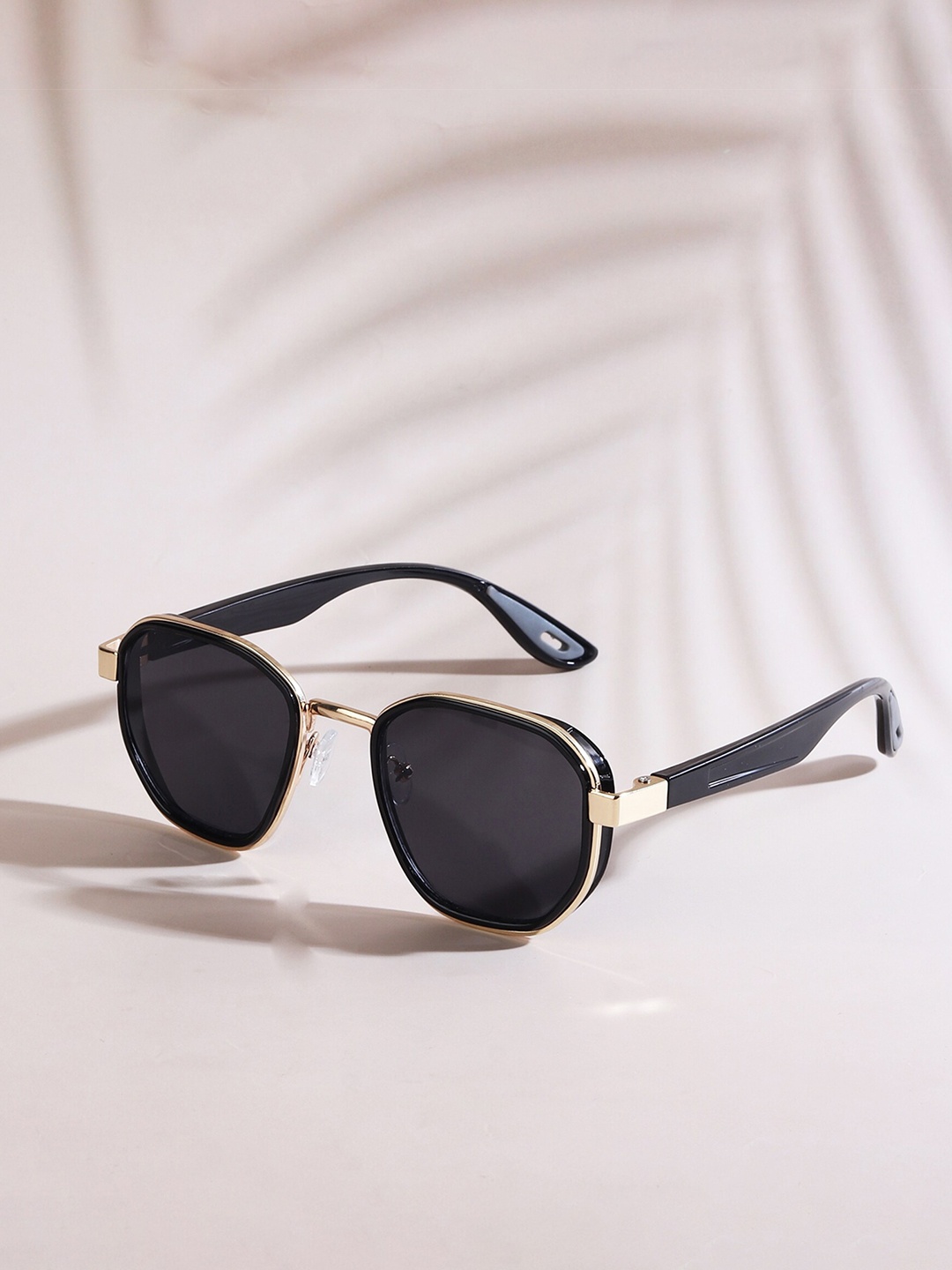 

The Roadster Lifestyle Co. Unisex Black Round Sunglasses With UV Protected Lens