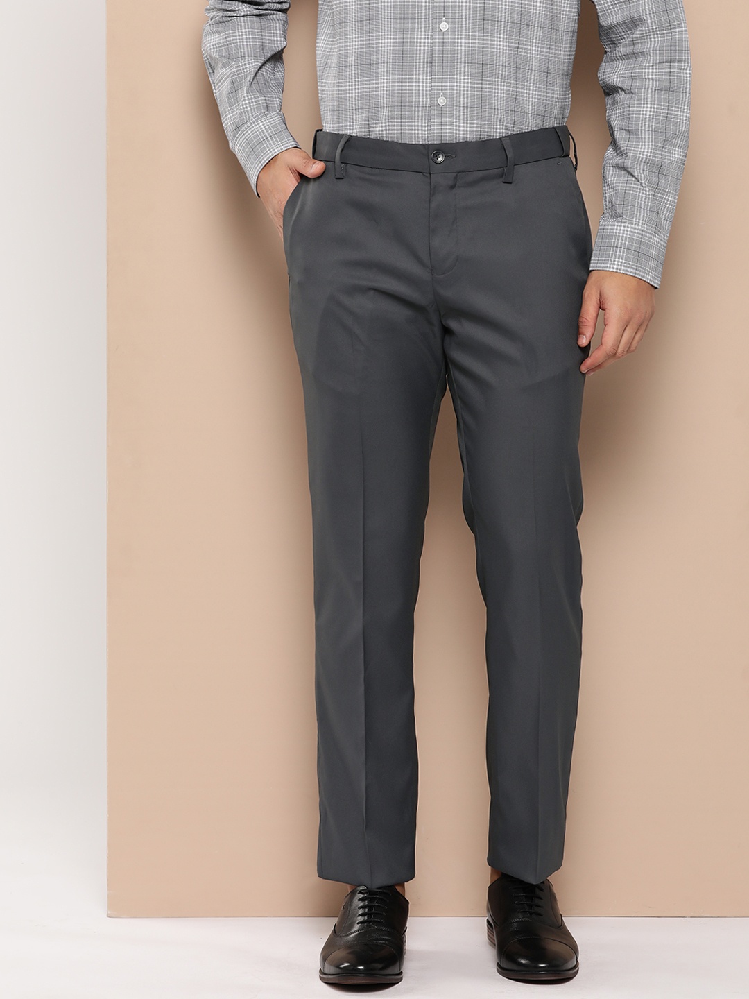 

INVICTUS Men Slim Fit Formal Trousers, Charcoal