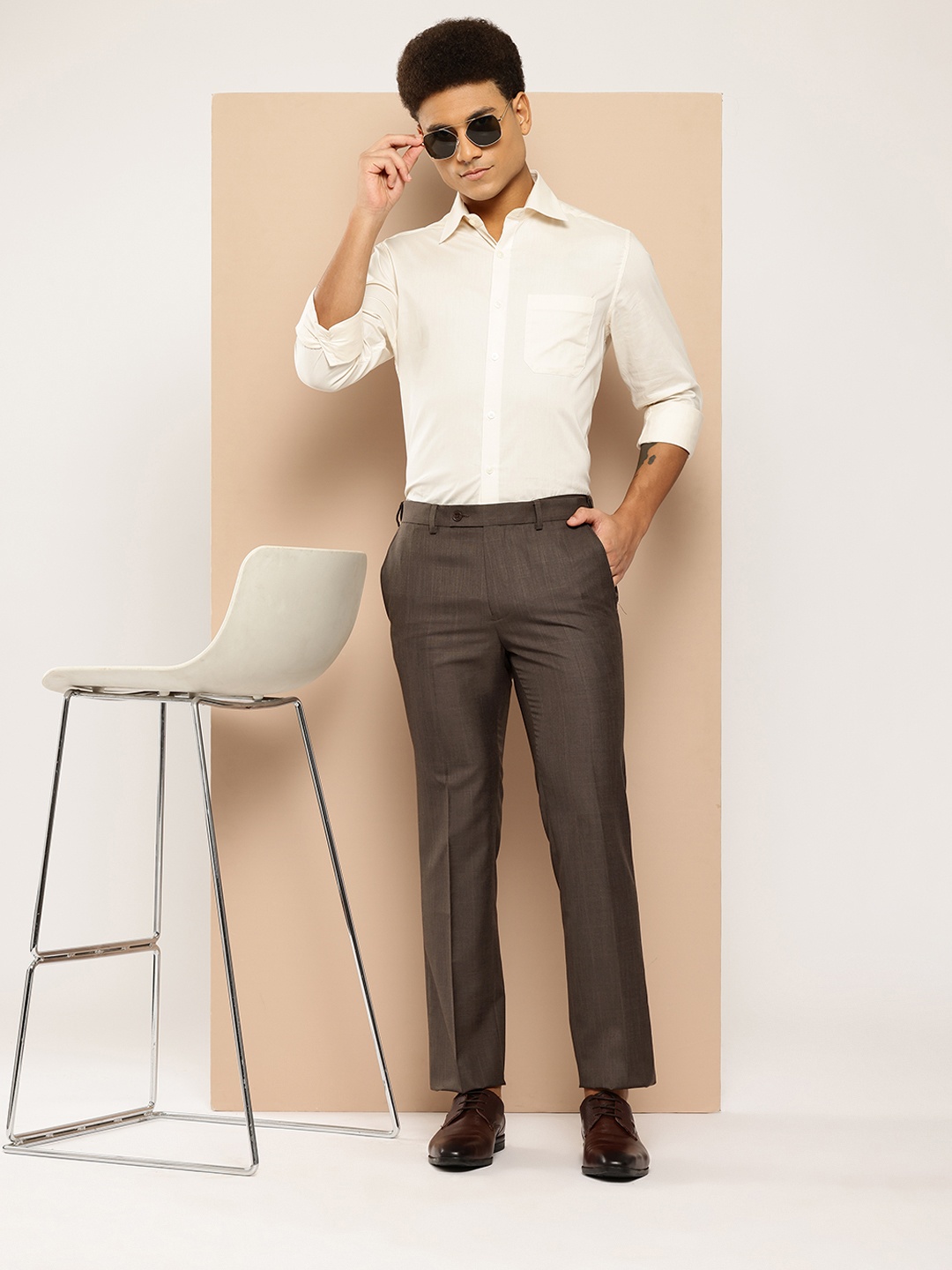 

INVICTUS Men Adjustable Waistband Checked Formal Trousers, Brown