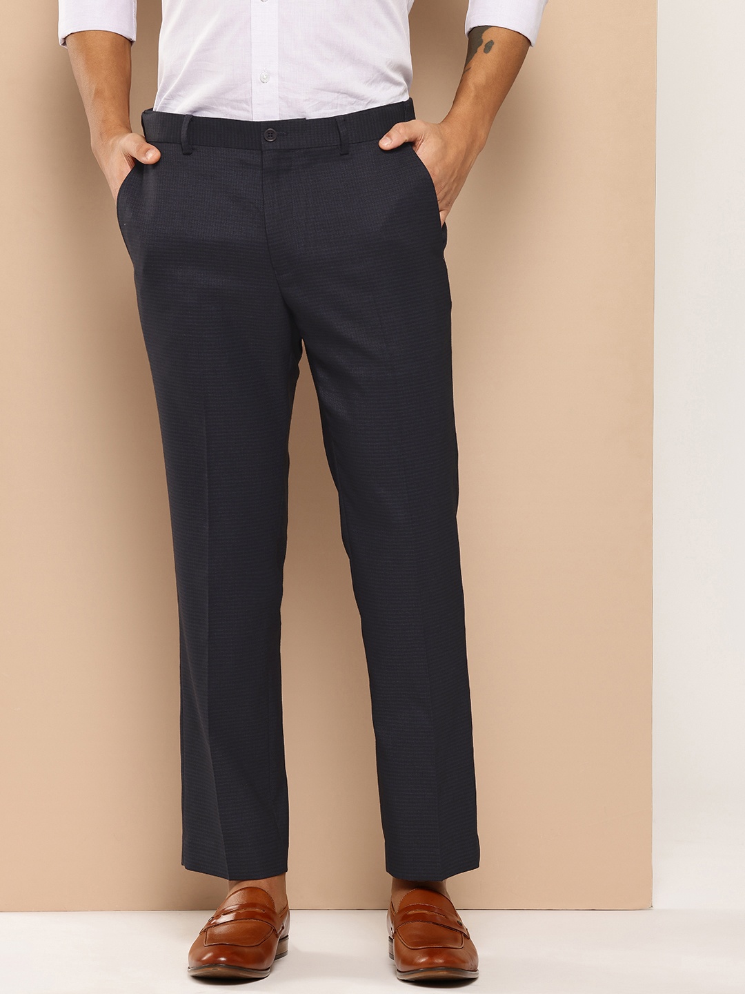 

INVICTUS Men Adjustable Waistband Self Checked Cropped Formal Trousers, Navy blue