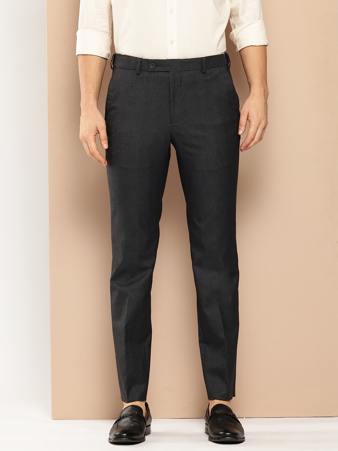 

INVICTUS Men Regular Fit Formal Trousers, Charcoal
