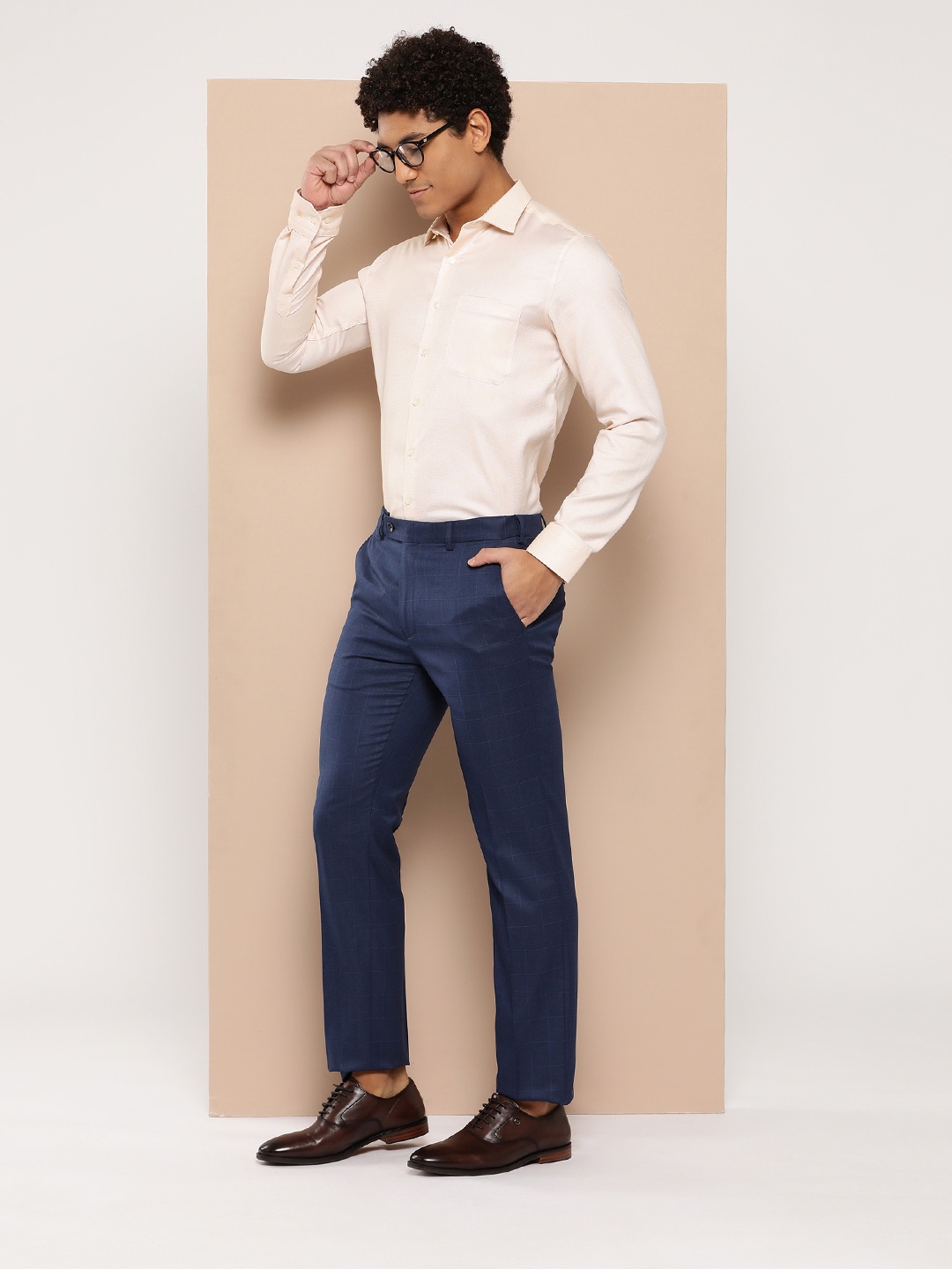 

INVICTUS Men Adjustable Waistband Checked Formal Trousers, Navy blue