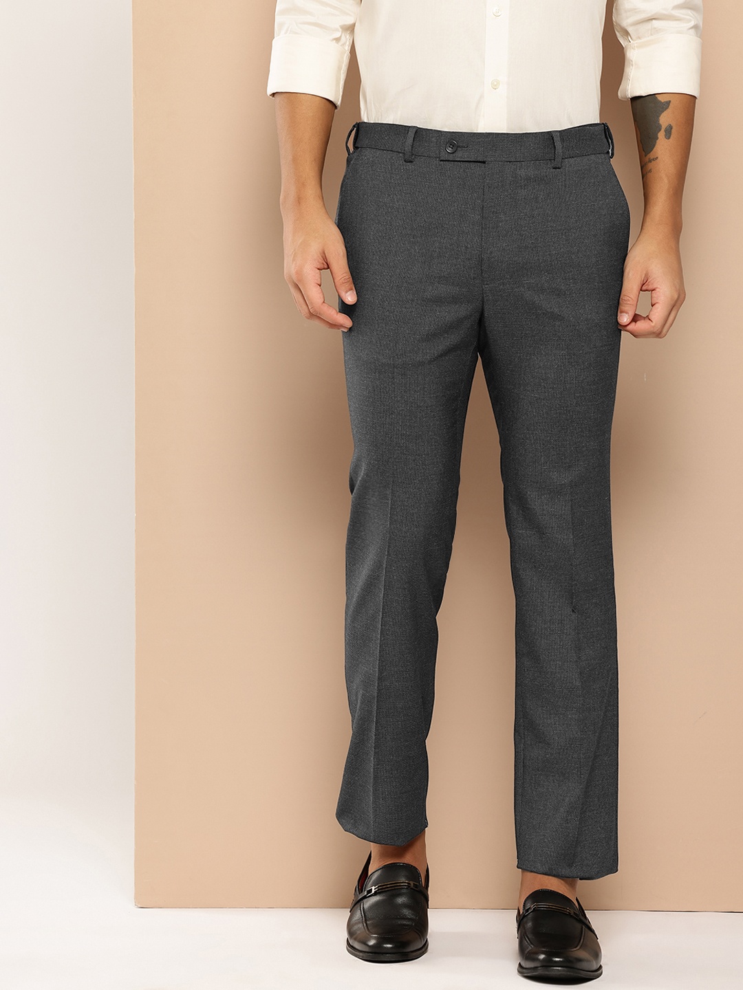 

INVICTUS Men Adjustable Waistband Formal Trousers, Charcoal