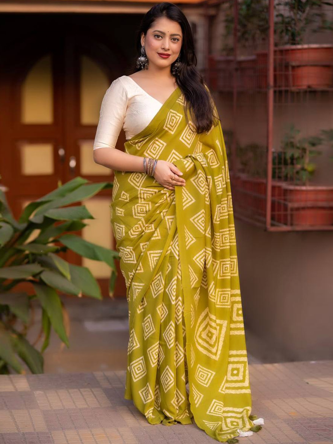 

AWRIYA Batik Silk Cotton Block Print Saree, Green