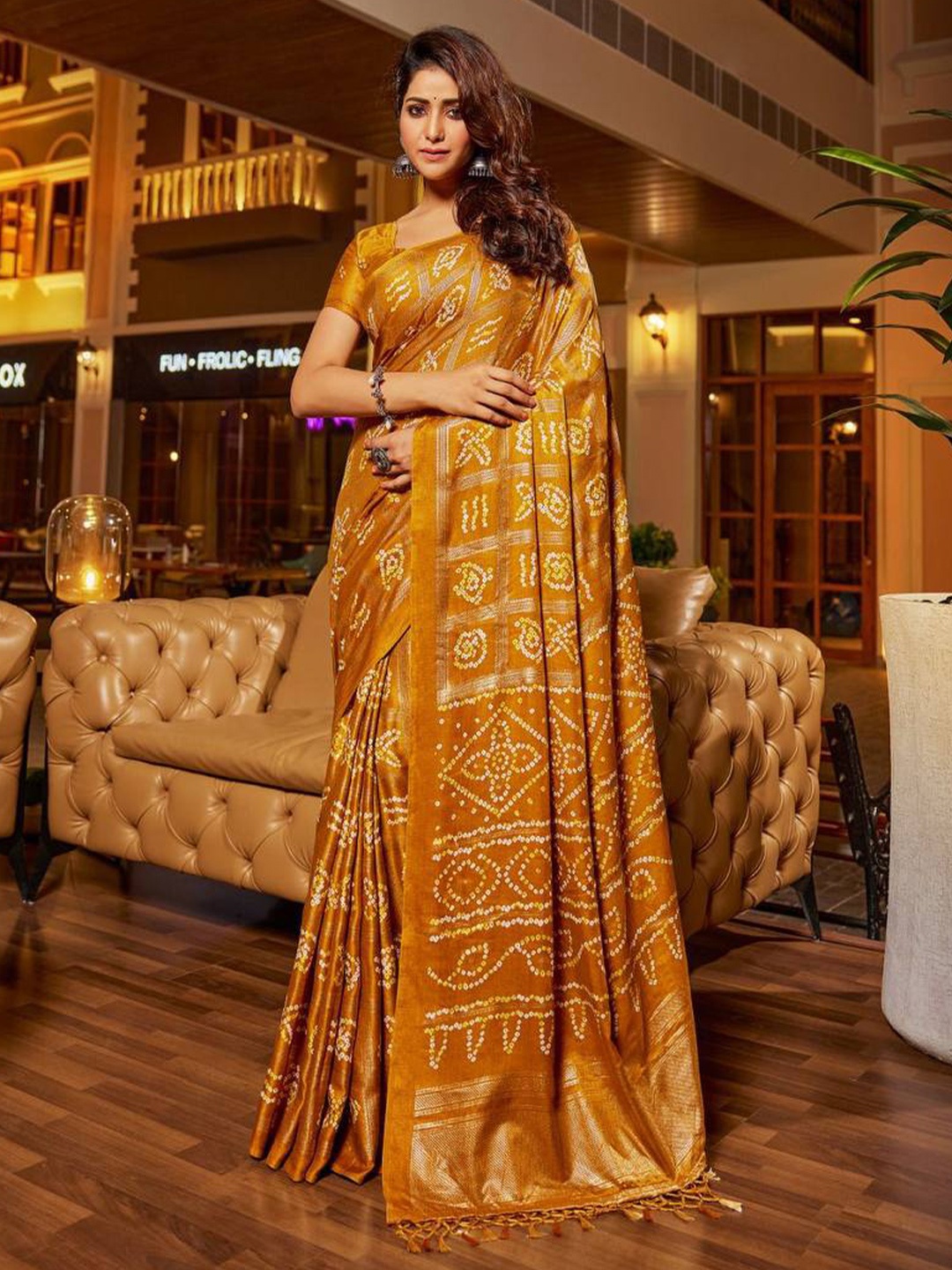 

AWRIYA Bandhani Silk Cotton Bandhani Saree, Yellow