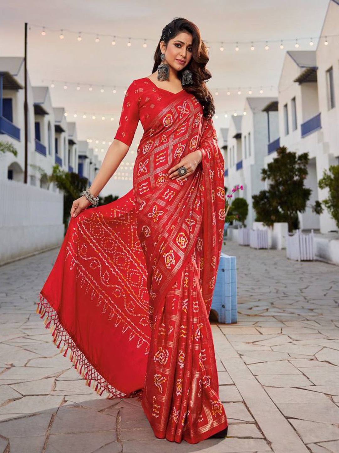 

AWRIYA Bandhani Printed Silk Cotton Bandhani Saree, Red