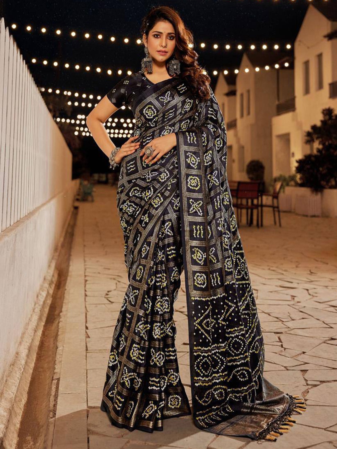 

AWRIYA Bandhani Silk Cotton Bandhani Saree, Black