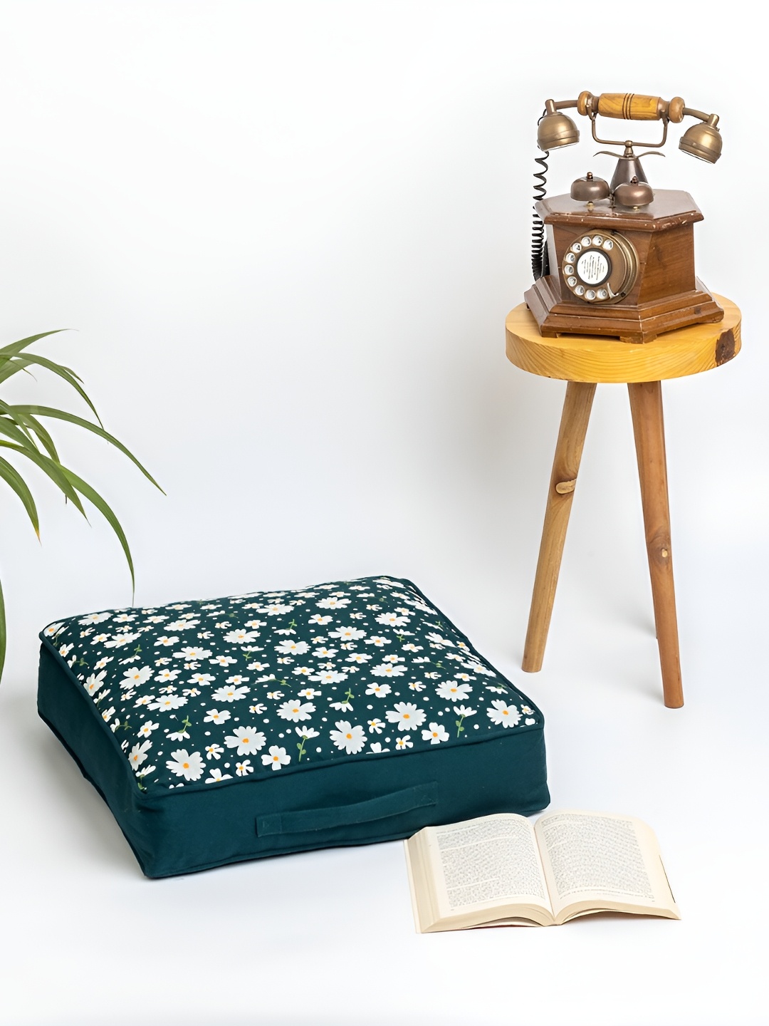 

SKANDA FAB Green Printed Pure Cotton Sqaure Shaped Floor Cushion