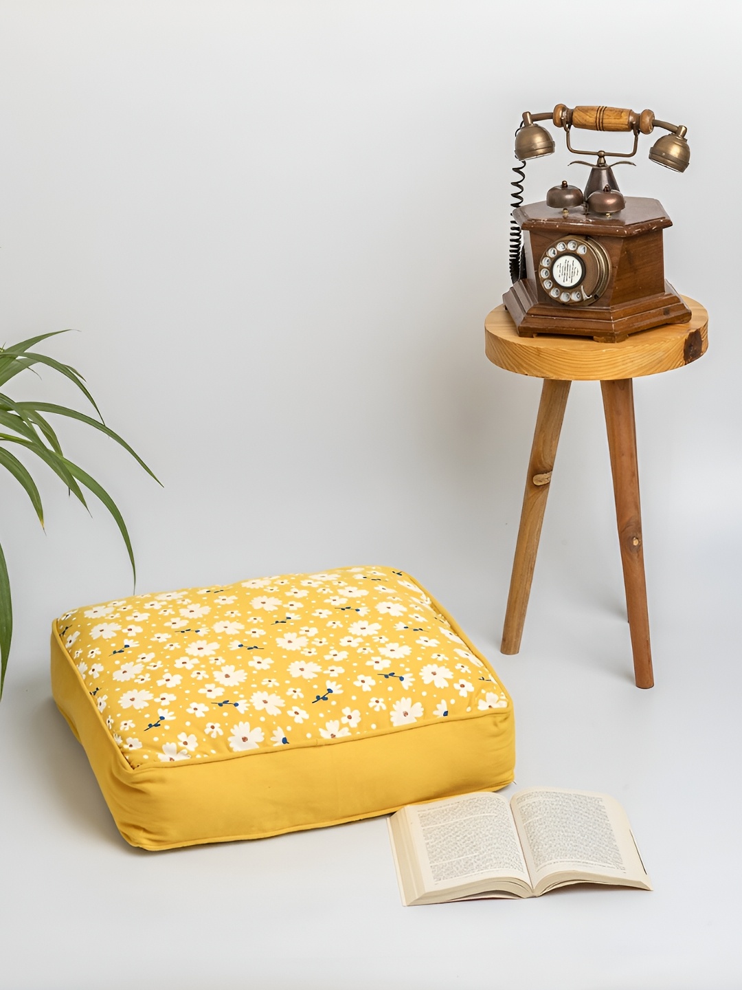 

SKANDA FAB Yellow & White Printed Pure Cotton Sqaure Shaped Floor Cushion