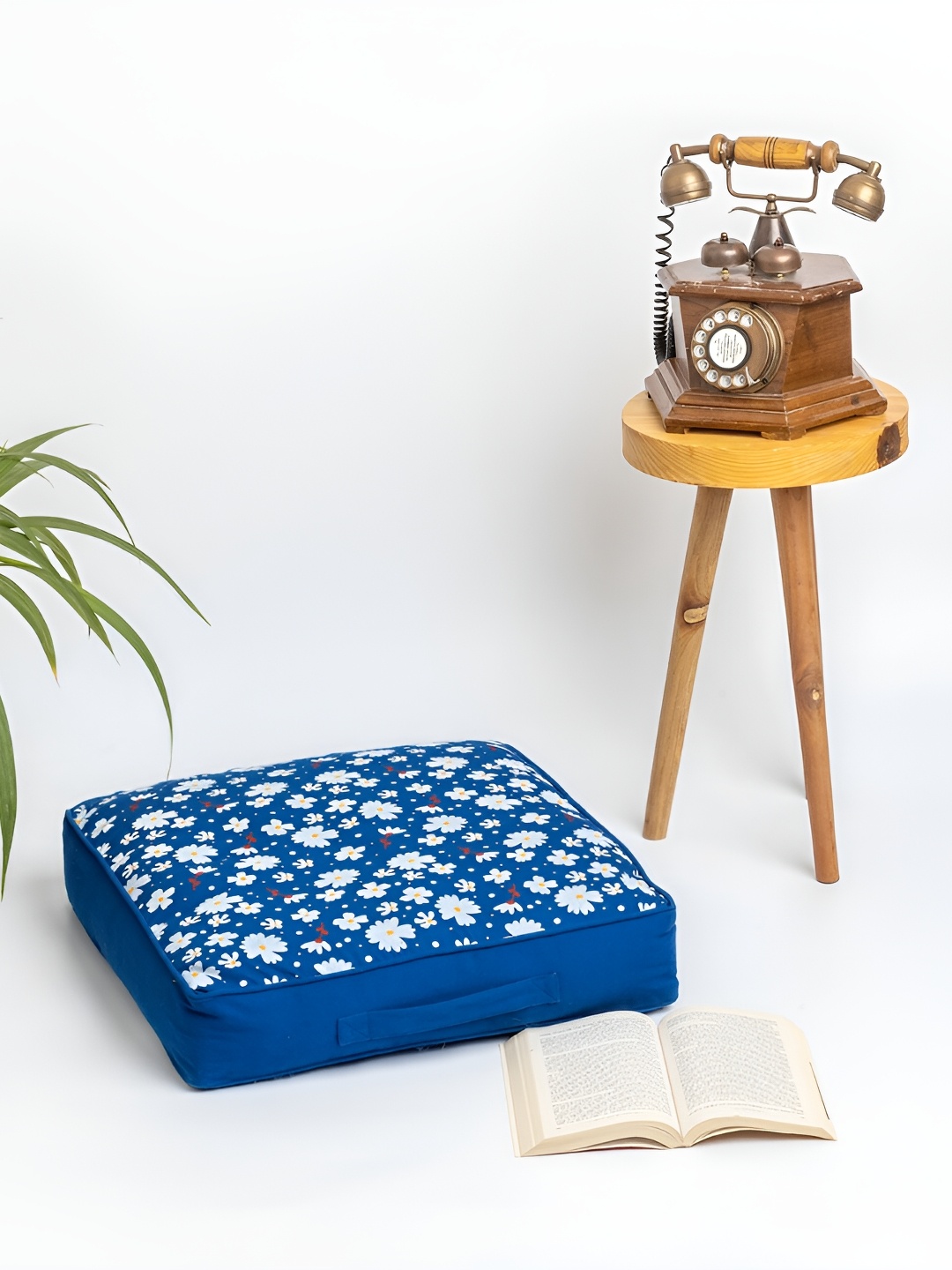 

SKANDA FAB Blue & White Printed Pure Cotton Sqaure Shaped Floor Cushion