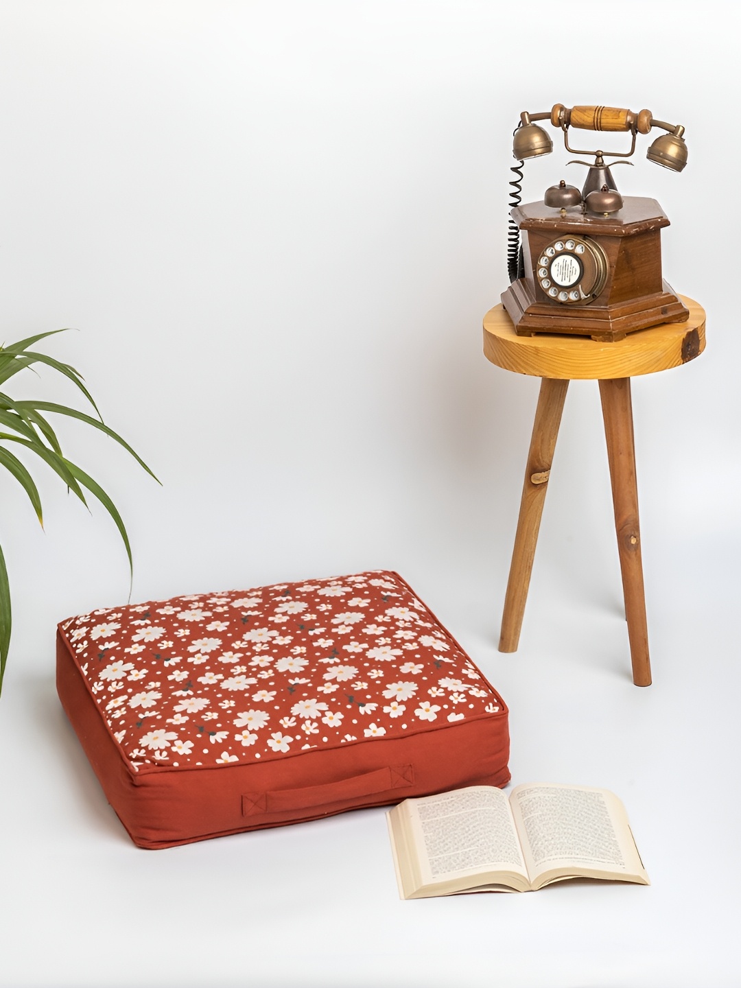 

SKANDA FAB Brown & White Printed Pure Cotton Sqaure Shaped Floor Cushion