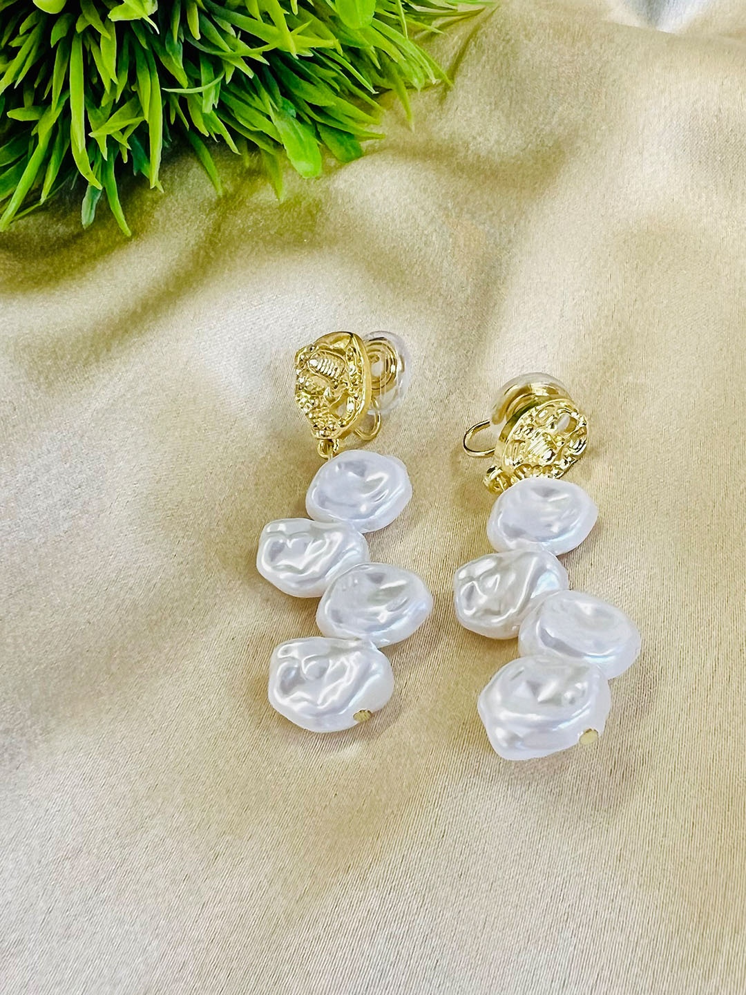 

MYKI Contemporary Drop Earrings, White
