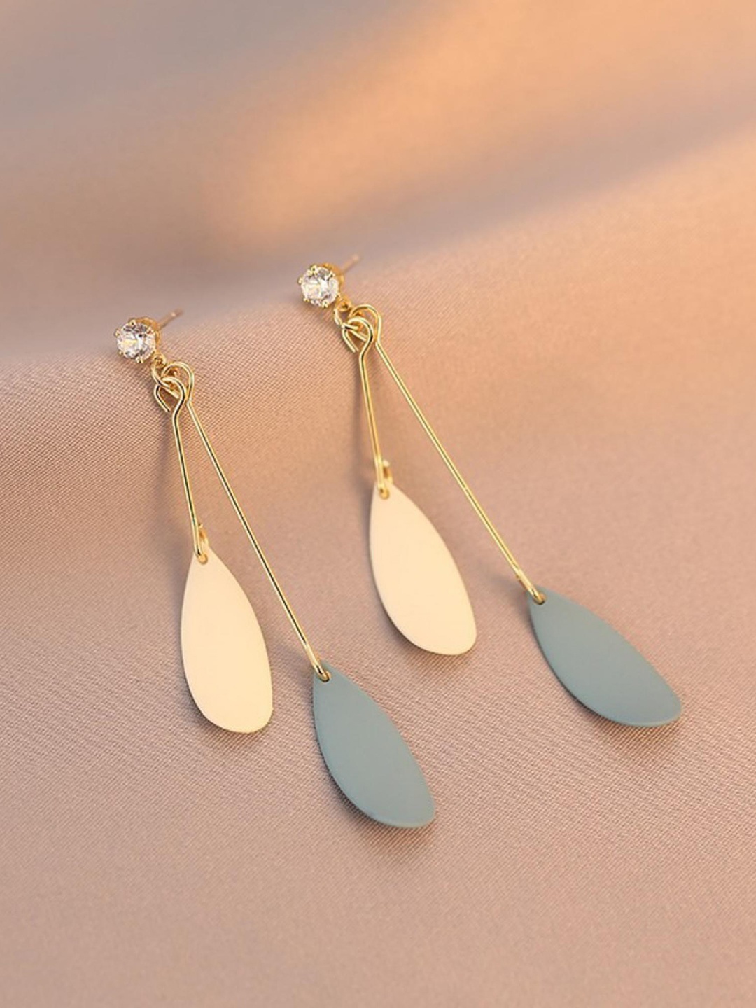 

MYKI Gold-Plated Contemporary Drop Earrings