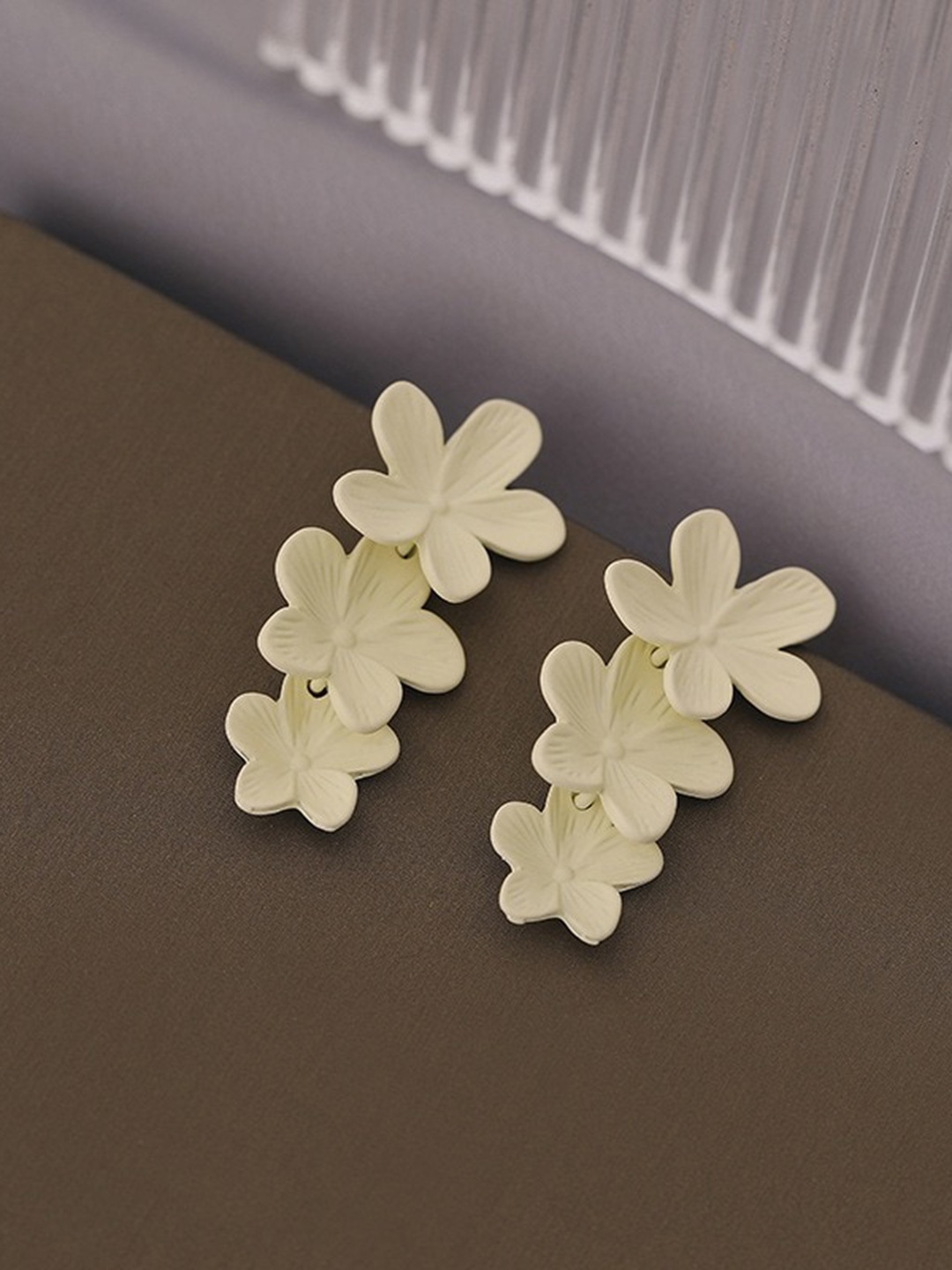 

MYKI Gold-Plated Floral Drop Earrings, White