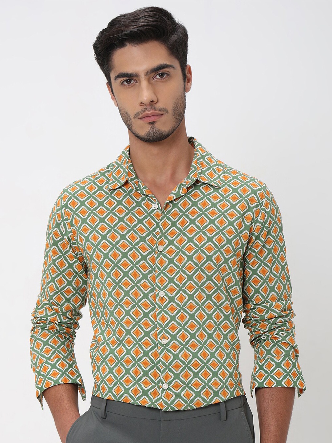 

Mufti Geometric Printed Slim Fit Casual Shirt, Green