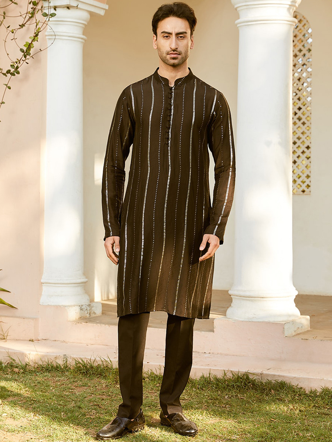 

See Designs Mandarin Collar Long Sleeves Sequined Straight Kurta with Pyjama, Black